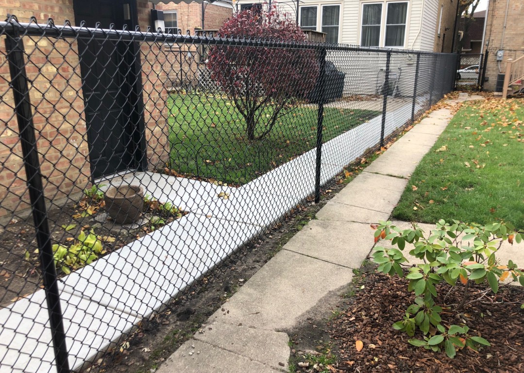 Commercial chain-link fence installation for businesses in Santa Cruz