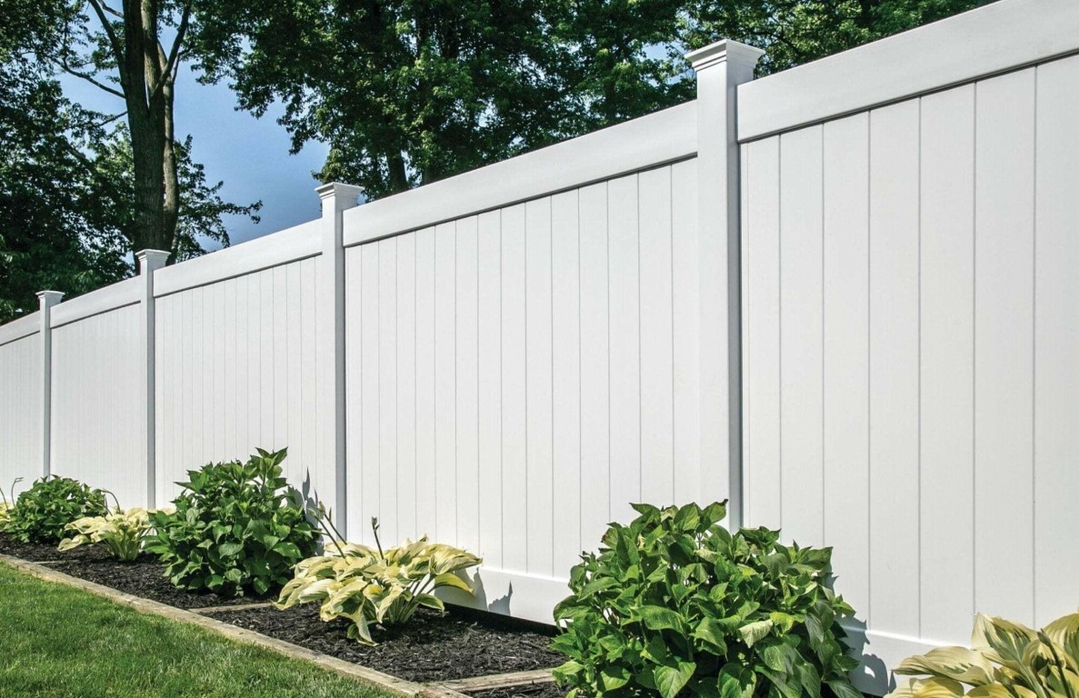 Beautiful white vinyl privacy fence protecting residential property in Santa Cruz